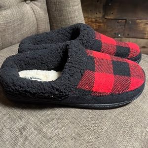 Dearfoams slippers women's medium 7-8.. NWOT
